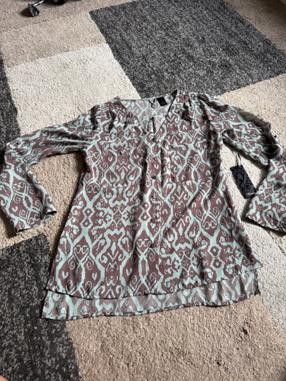 BKE Boutique Women's Printed V-Neck Tunic Top -long sleeve - size Small
